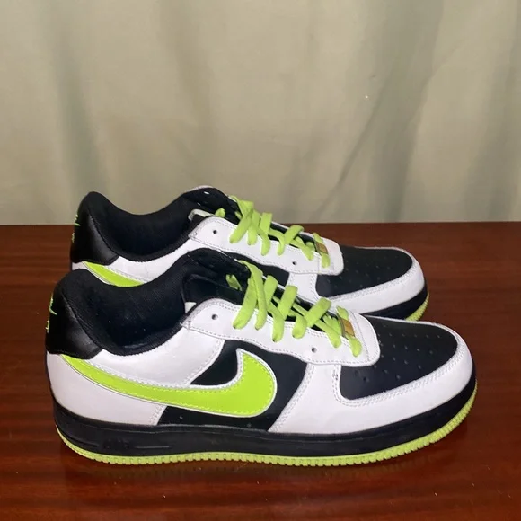 Vintage Nike Air Force 1 Collection white black green 06’ size 10.5